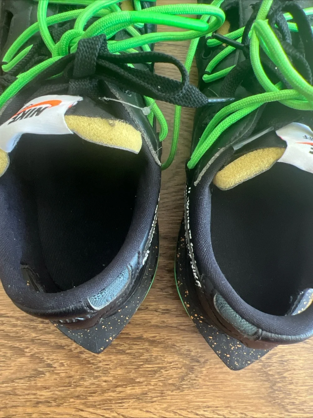 Nike x Off-White blazer low Black Sneakers with Neon Green Laces